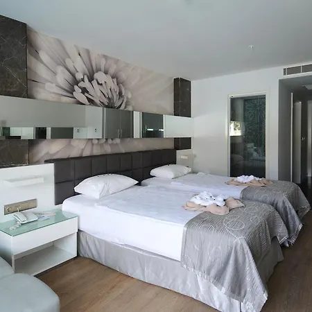Hotel Gold Island Turkler